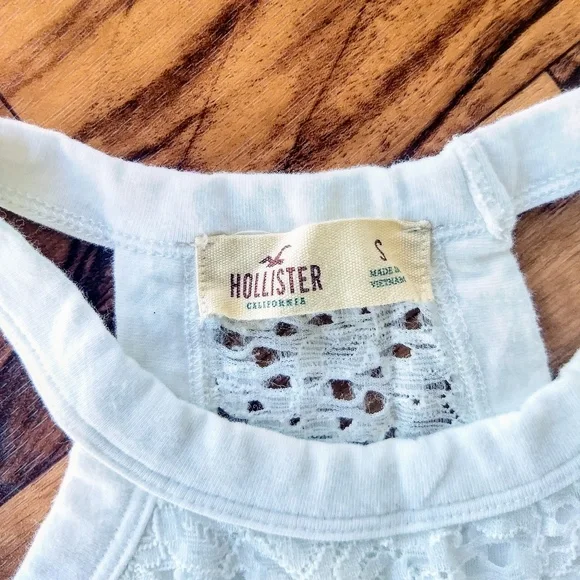 Hollister white lace eyelet top - Picture 3 of 8